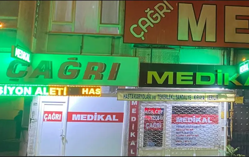 Çağrı Medikal'in Kayseri Kocasinan'daki tekerlekli sandalye mağazasının dış cephesi ve tabelası